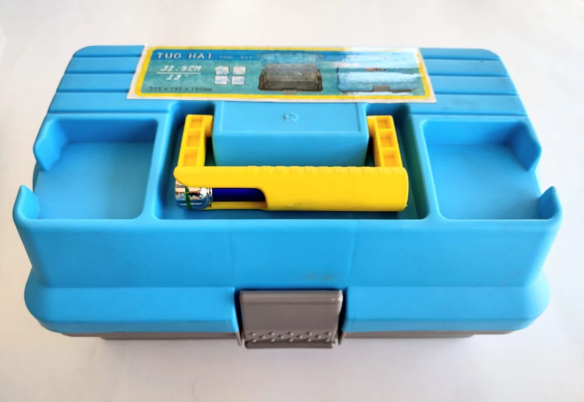 Caja Porta Accesorios Celeste/ Amarillo con linterna